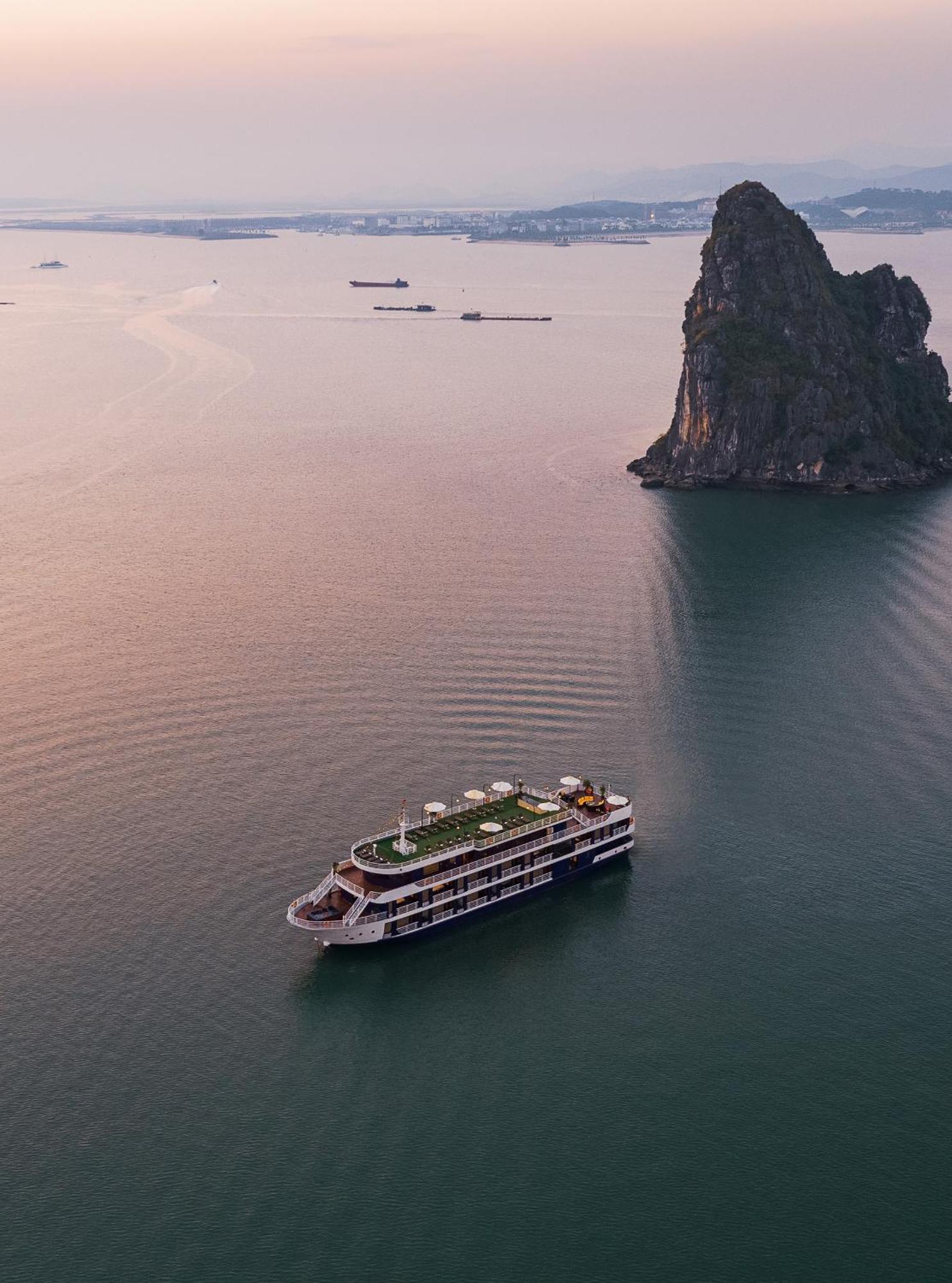 Halong Dragon Bay Cruise Hotel Ха Лонг Екстериор снимка