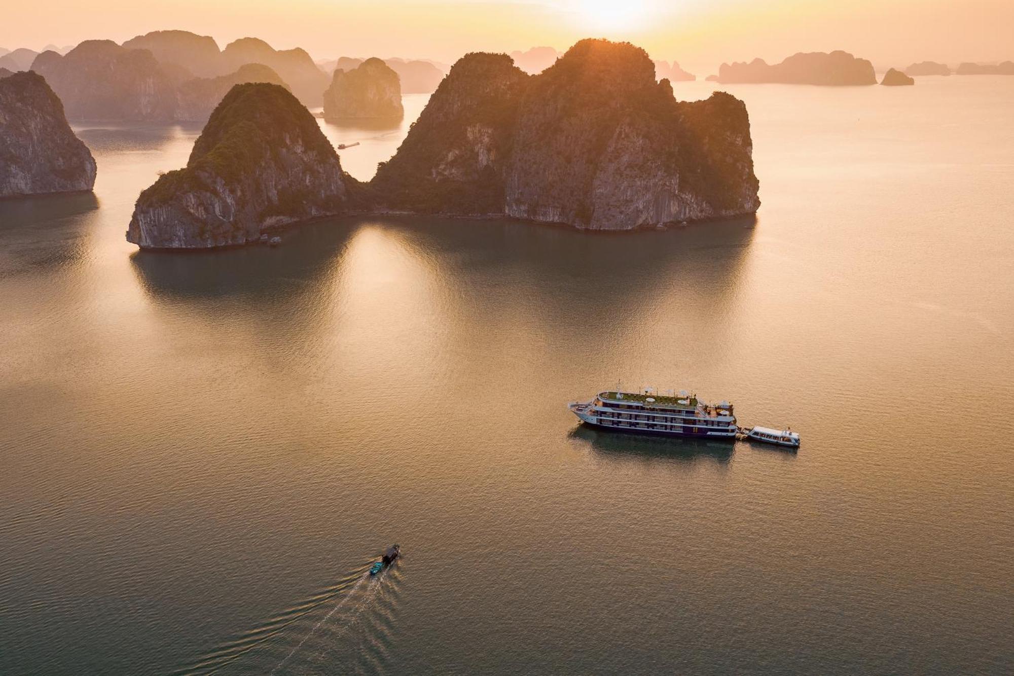 Halong Dragon Bay Cruise Hotel Ха Лонг Екстериор снимка