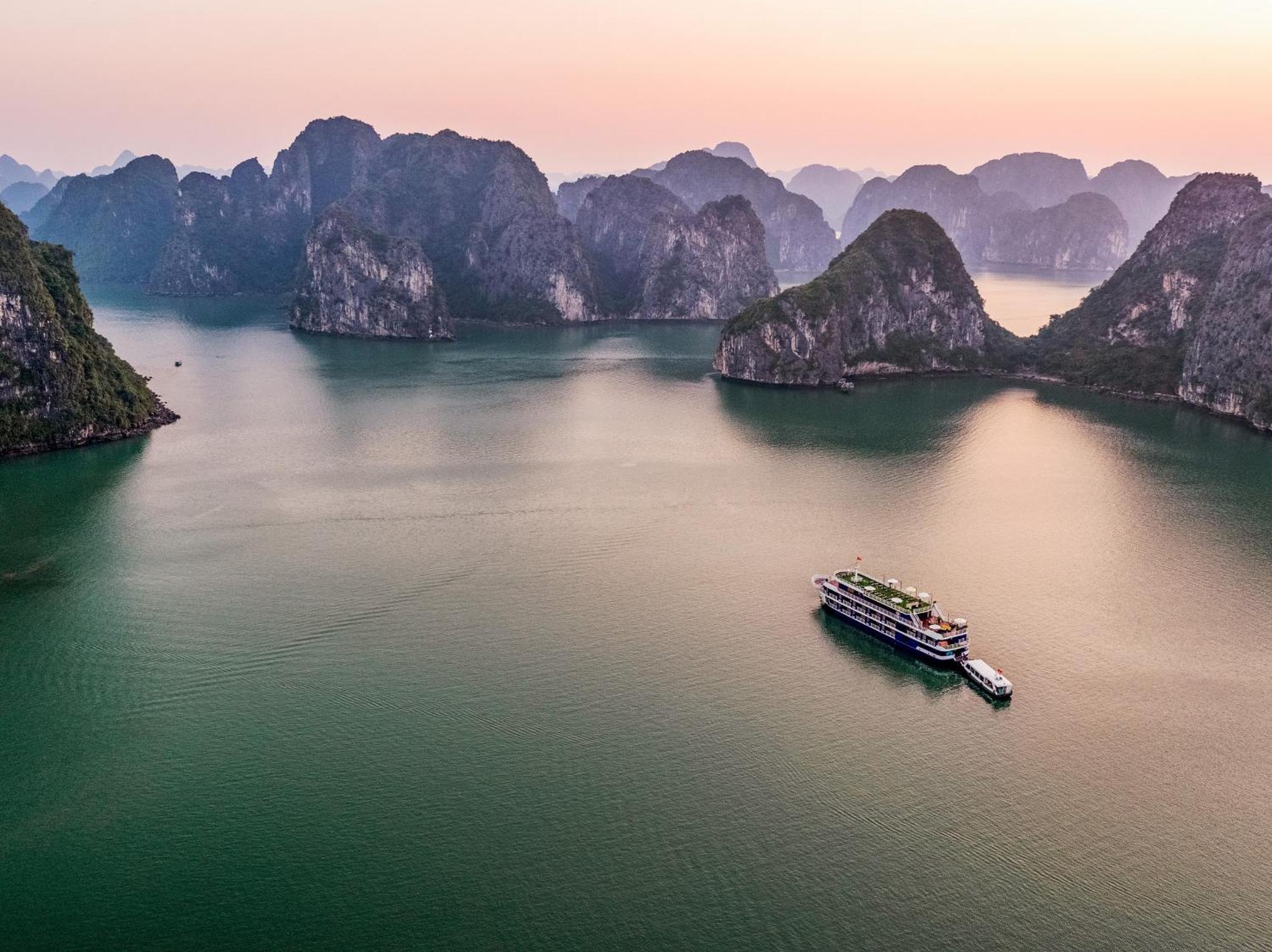 Halong Dragon Bay Cruise Hotel Ха Лонг Екстериор снимка