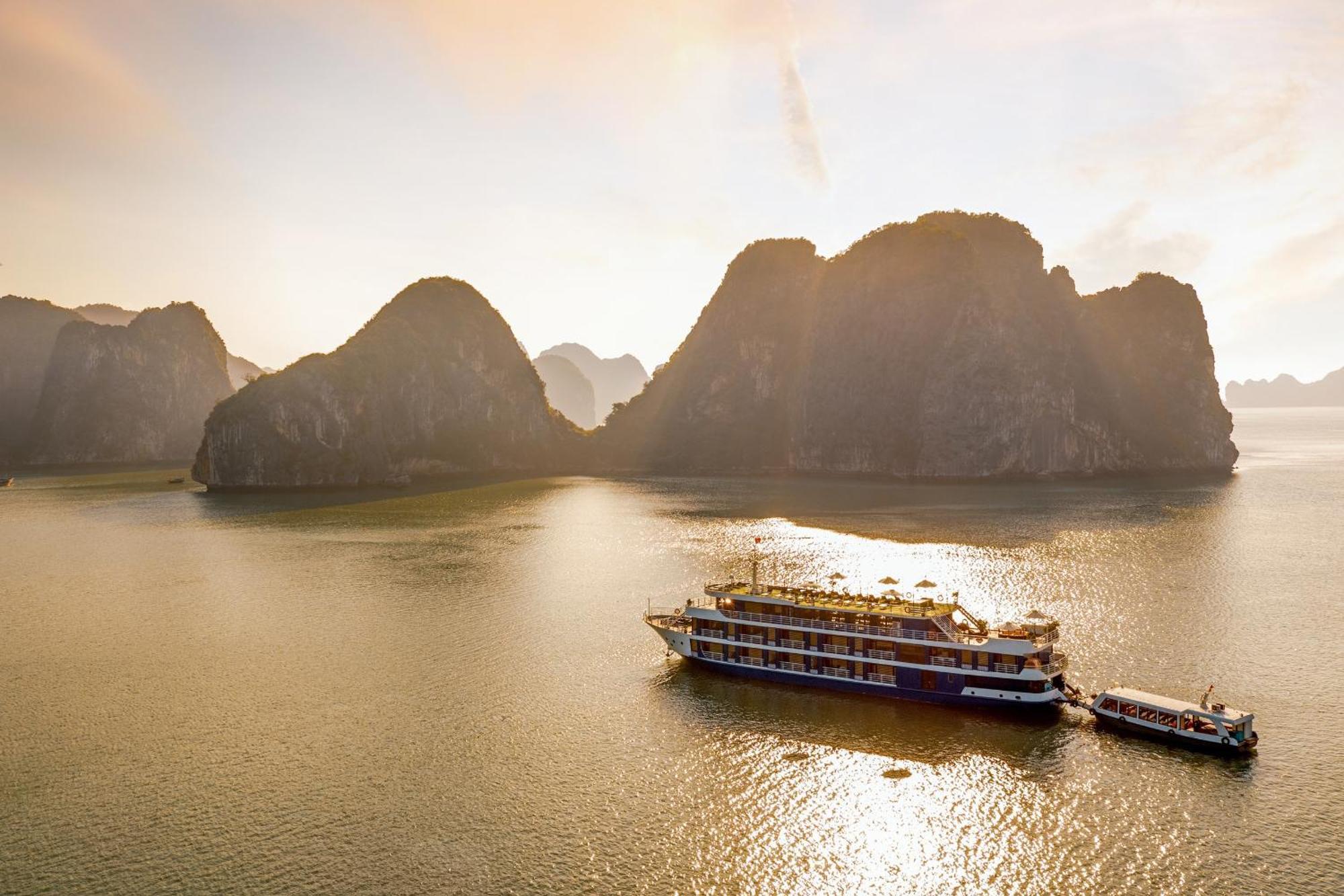 Halong Dragon Bay Cruise Hotel Ха Лонг Екстериор снимка