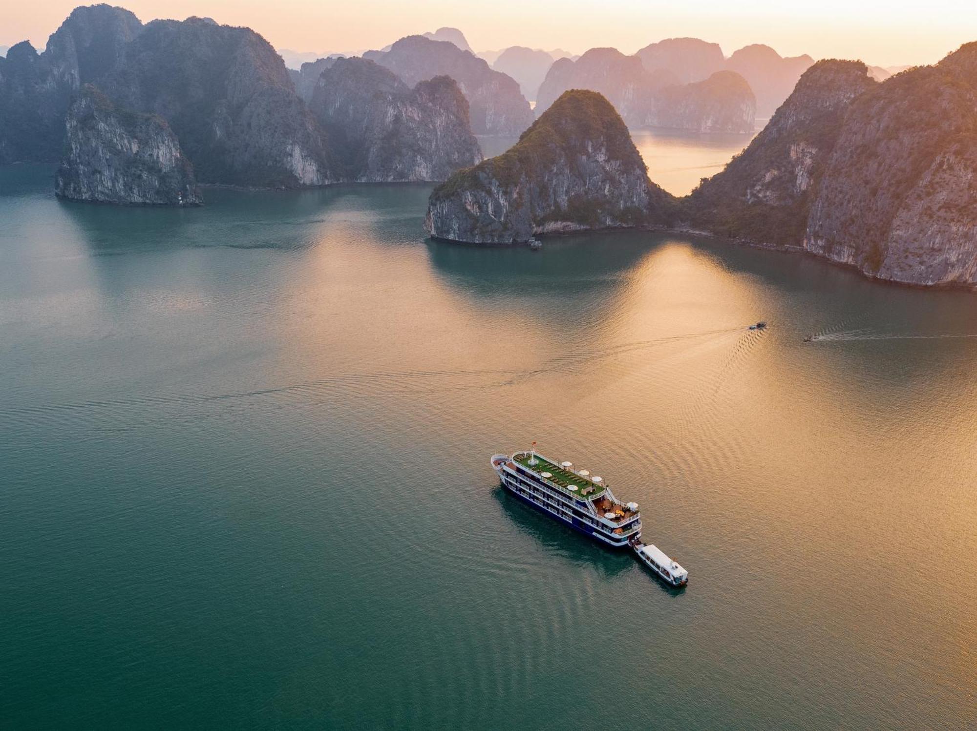 Halong Dragon Bay Cruise Hotel Ха Лонг Екстериор снимка