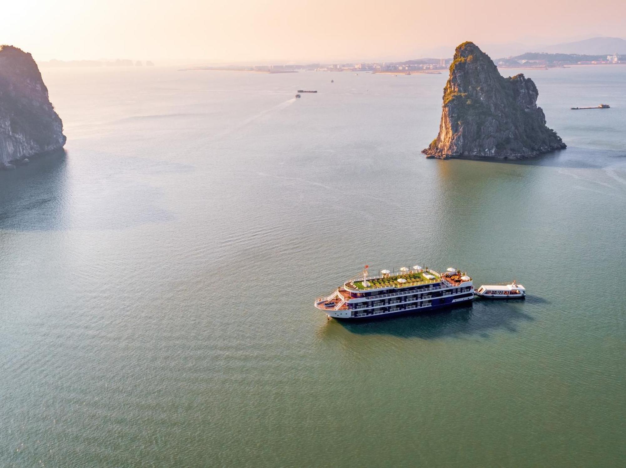 Halong Dragon Bay Cruise Hotel Ха Лонг Екстериор снимка